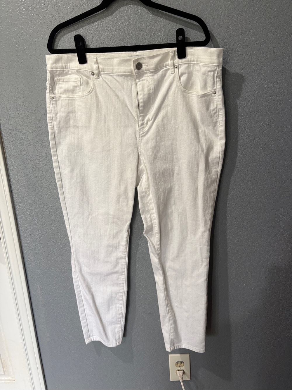 Loft Women’s White Stretch Jeans